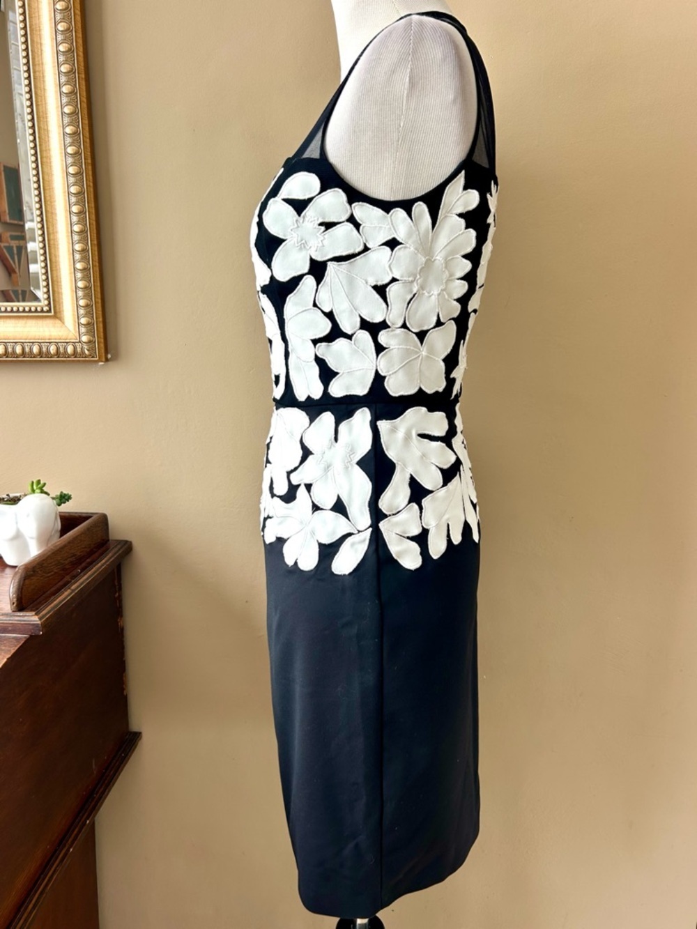 Sachin + Babi Black and White Floral Embroidered Sheath Cocktail Dress Size 8 - Picture 6 of 10